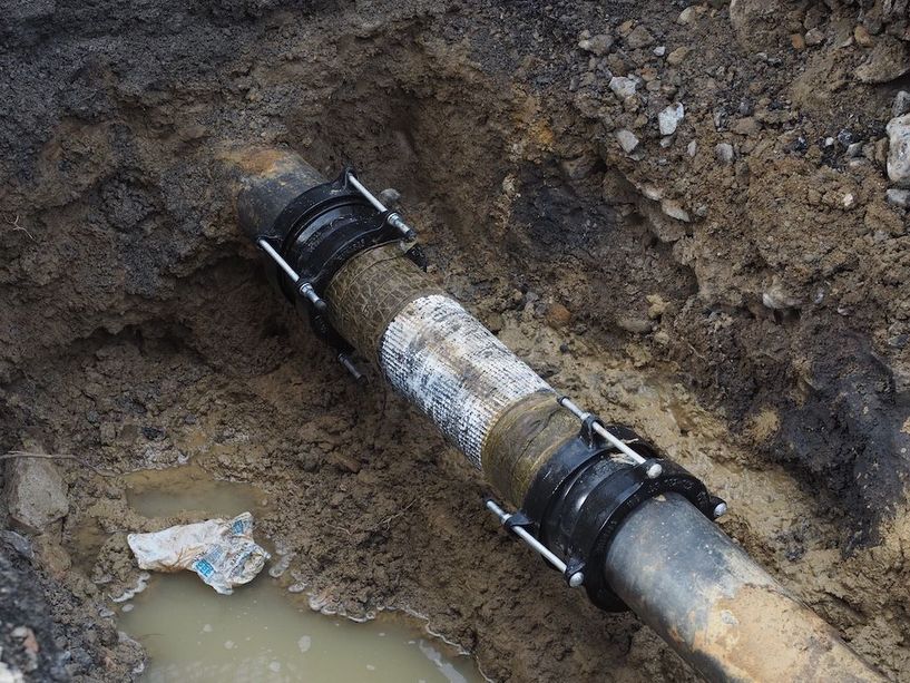 Sanremo: riparato il tubo di corso Garibaldi, l'acqua potabile sta tornando nelle case e nei negozi (Foto)