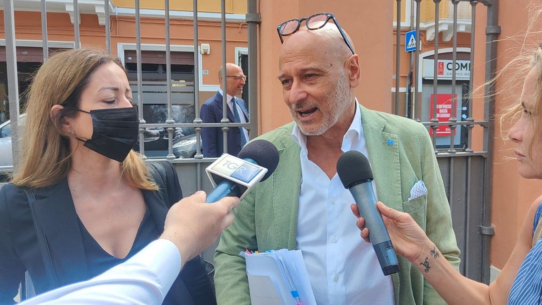 Imperia, appalti e mazzette: iniziato a Palazzo di giustizia l'interrogatorio di Luigino Dellerba (Foto e Video)