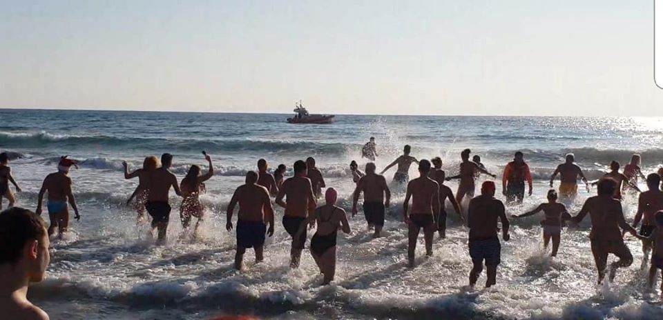 Imperia: in 250 per il 'Cimento Invernale' della Befana, uno splendido 'spot' per la città (Foto e Video)