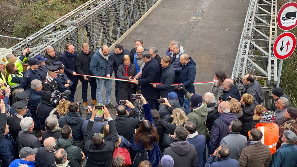 Rocchetta Nervina esce dall’isolamento: inaugurato il ponte che ricollega il paese alla Provinciale 68 (Foto e Video)