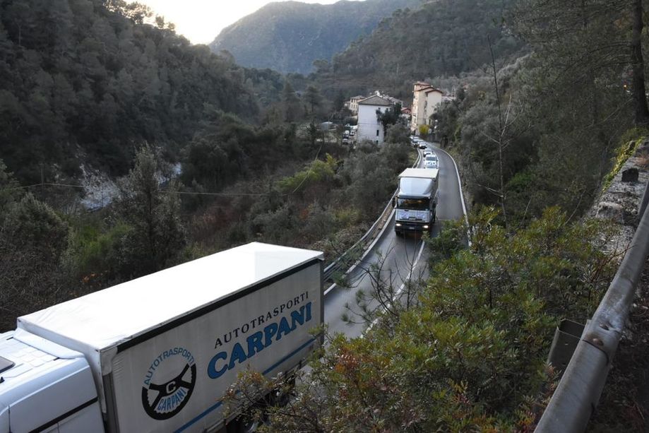 “Ora Gendarmeria e Prefettura facciano rispettare il divieto”: dopo la sentenza che ha dato ragione ai sindaci della Valle Roya i nodi vengono al pettine