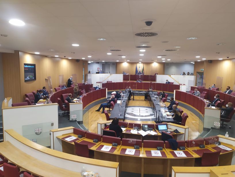 Regione, il consiglio boccia la proposta di Fdi sul consenso informato in caso di educazione sessuale, Balleari: "Il gender fluid non esiste"