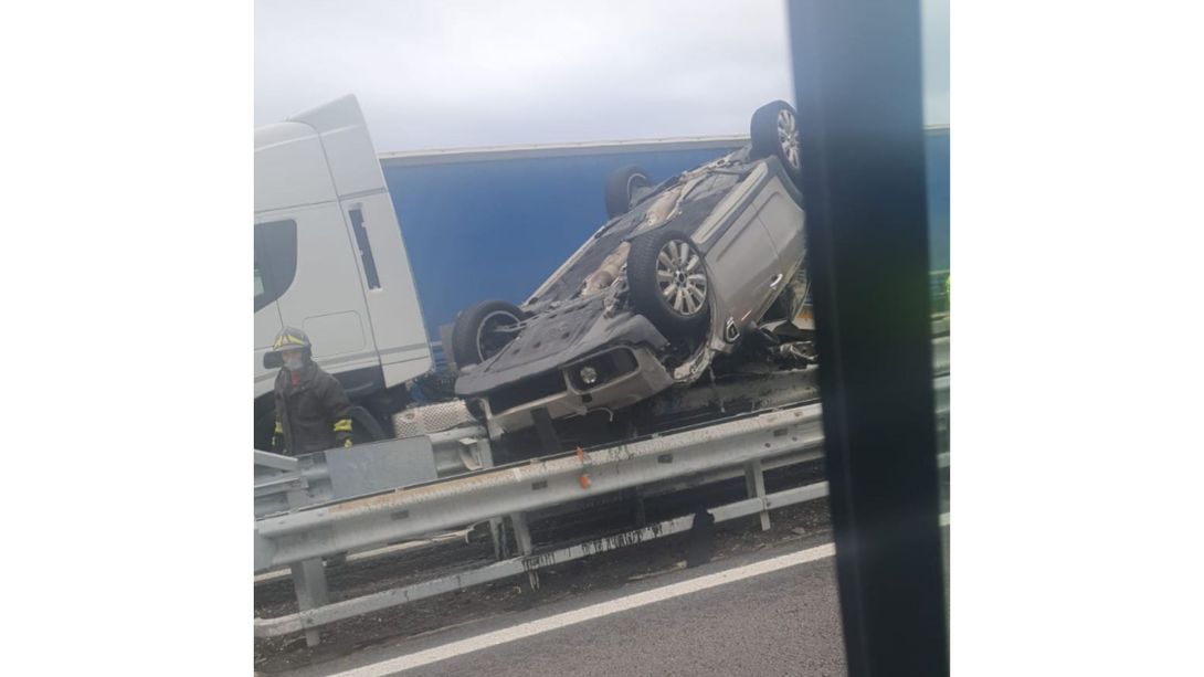 Auto cappottata sull'A10 a Savona, diversi chilometri di coda in direzione Genova (FOTO)