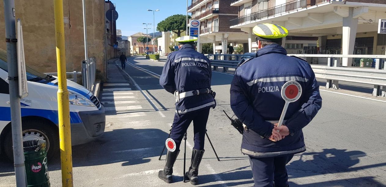 Zona rossa, controlli della polizia locale a Savona. Comandante Aloi: "Troppa gente in giro, vengano rispettate le regole"