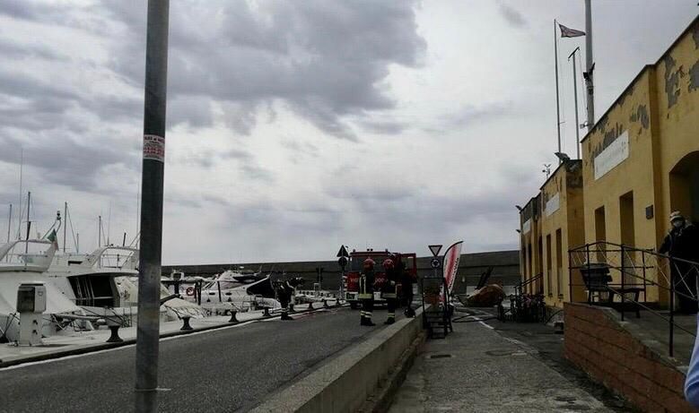 Sferra coltellate e incendia sede di Finale Ambiente: si indaga su lite tra colleghi (FOTO e VIDEO)