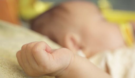 La mamma non fa tempo ad arrivare in ospedale: Amin nasce in ambulanza a Cairo Montenotte