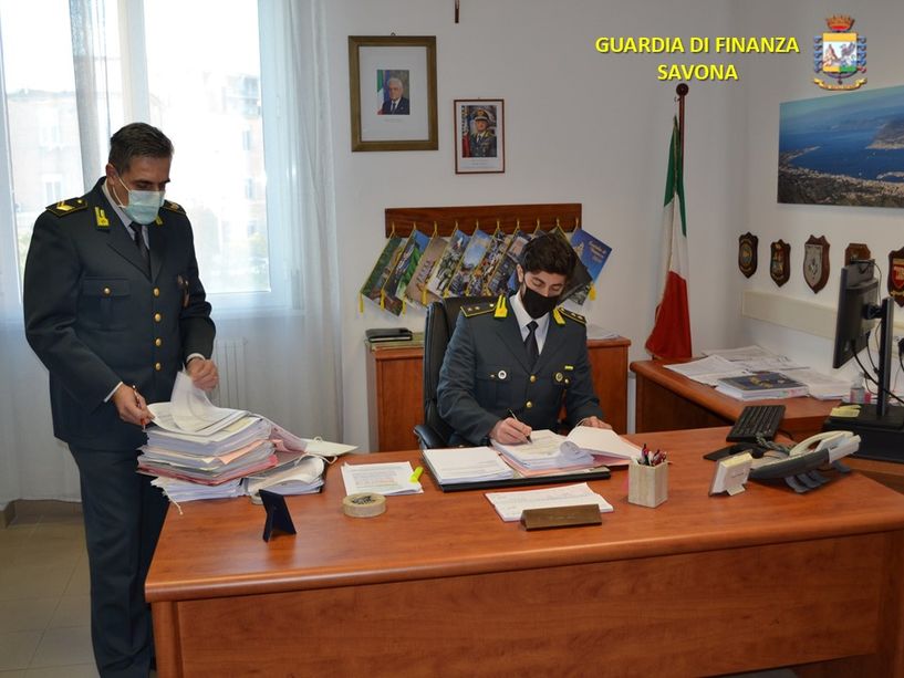 Evasione fiscale milionaria nel settore edile: la Finanza di Savona sequestra beni mobili, immobili e conti correnti