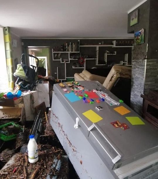 "Io e miei figli salvati dal gommone dei vigili del fuoco, ho sentito l'acqua salire dagli scarichi del bagno"