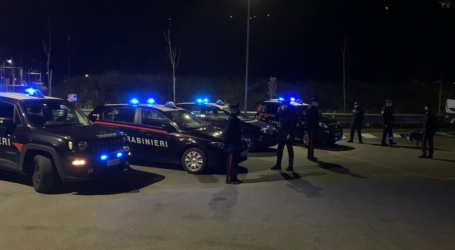 Violenze sulla moglie davanti al figlio minore: 48enne arrestato dai carabinieri a Villanova d'Albenga Violenze sulla moglie davanti al figlio minore: 48enne arrestato dai carabinieri a Villanova d'Albenga