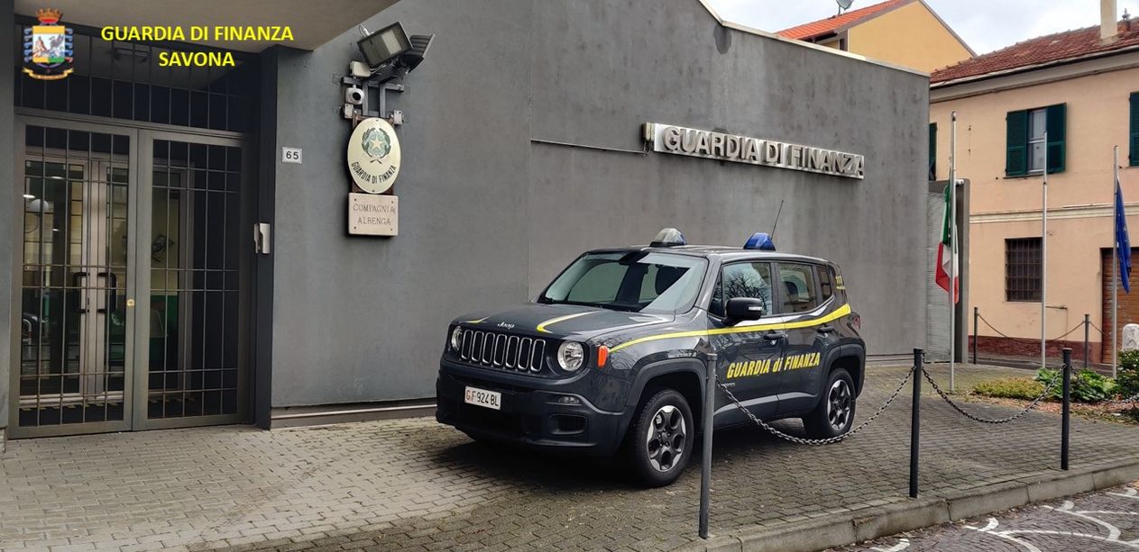 Albenga, effettuavano tamponi abusivamente: tre denunce (tra cui un medico)