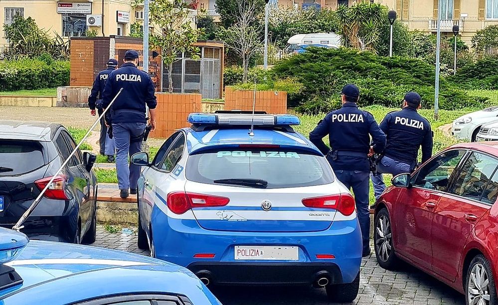 Trovato con un coltello a farfalla: giovane denunciato a Savona