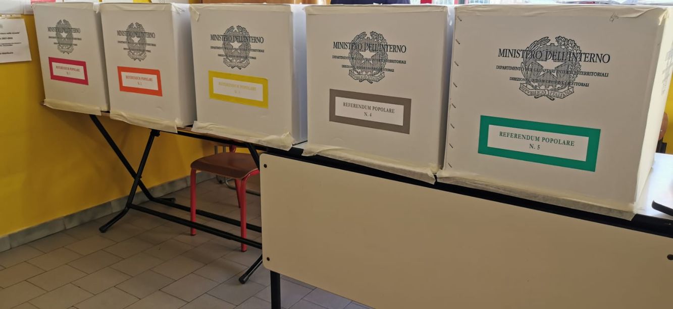 Election Day: alle 12 affluenza bassa per le comunali, bassissima per il referendum
