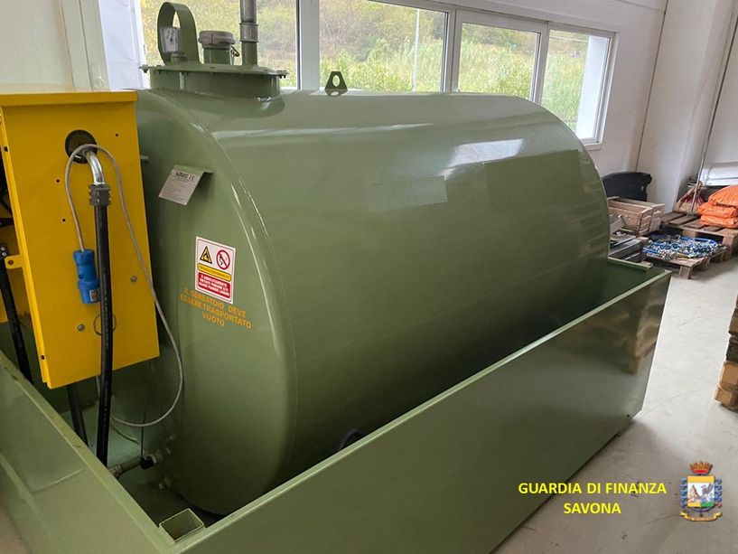 La Guardia di Finanza sequestra depositi irregolari di gasolio e Gpl a Varazze, Vado e Stella