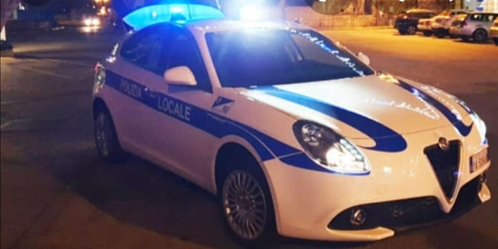Albenga, ai domiciliari per aver rubato delle auto, li termina e ci ricasca: 39enne denunciato dalla Polizia Locale Albenga, ai domiciliari per aver rubato delle auto, li termina e ci ricasca: 39enne denunciato dalla Polizia Locale