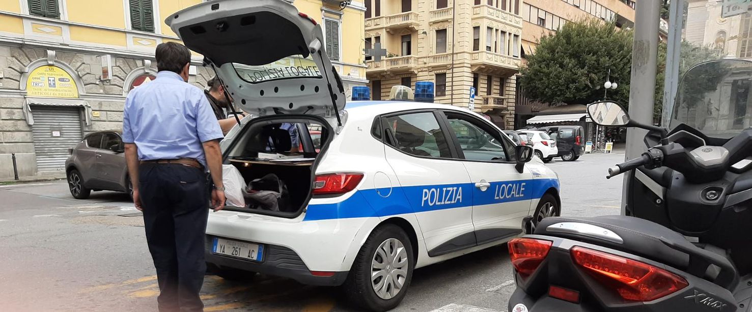 Savona, extracomunitari affittavano camere in centro abusivamente a connazionali: scovati dalla polizia locale