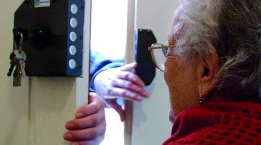 Dice di essere un addetto del comune per gestire la profilassi Covid: truffata un'anziana ad Albisola