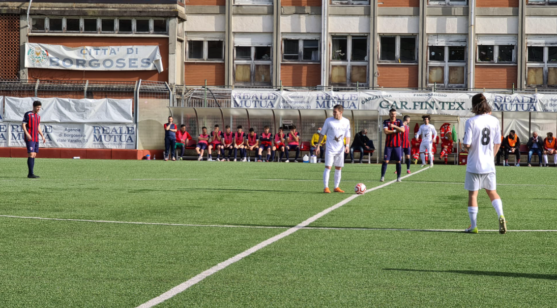 Calcio, Serie D. Colpo esterno del Vado: Saccà e Gulli superano il Borgosesia