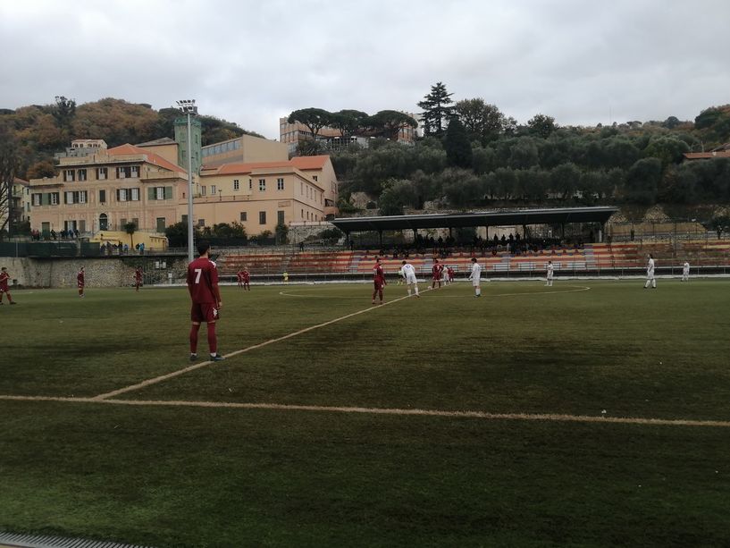 Calcio, Eccellenza. Finale, gioia nel recupero: al 93' Debenedetti stende il Ventimiglia.
