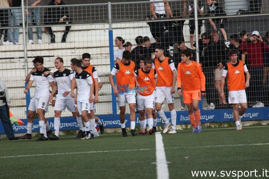 Calcio, Juniores. Griffini al 120' regala la finale all'Albenga. Battuto 2-0 ai supplementari l'Athletic Albaro