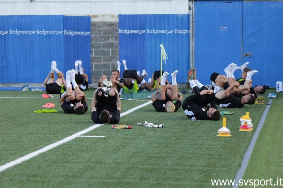 Calcio. Tra poche ore il tampone al giocatore dell'Albenga, domani si saprà se la gara con l'Ospedaletti verrà disputata