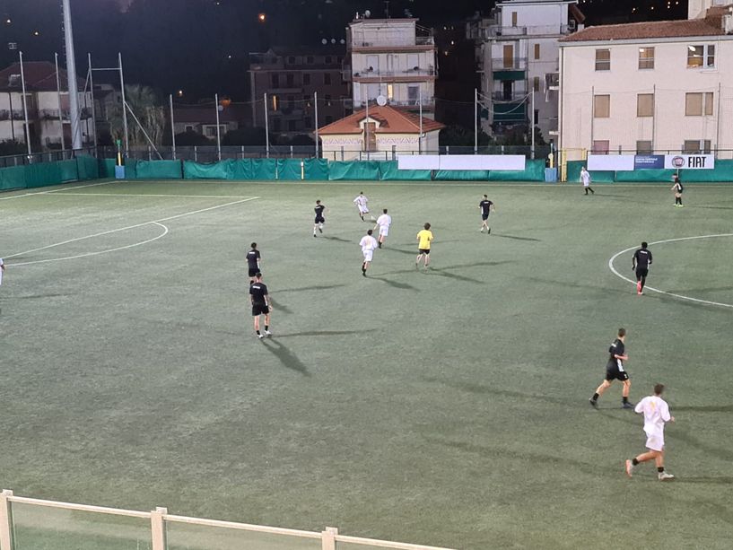 Calcio. Albenga all'inglese in amichevole sulla Baia Alassio. Decidono le reti di Carro e Basile