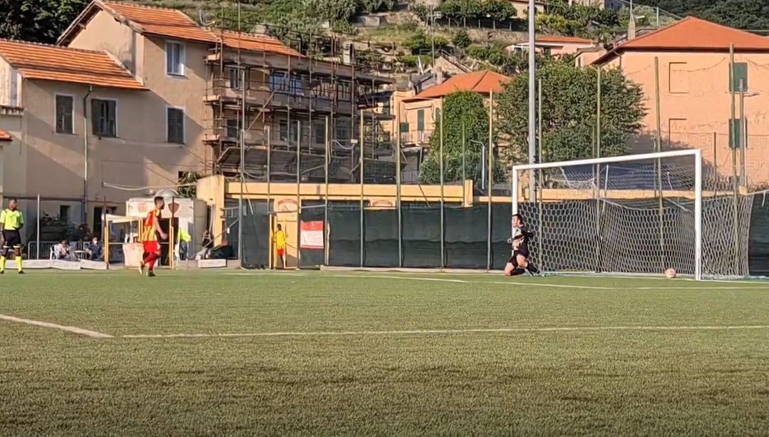 Calcio. Finale - Sestrese: ecco la serie dei calci di rigore. La vittoria ai giallorossi (VIDEO)