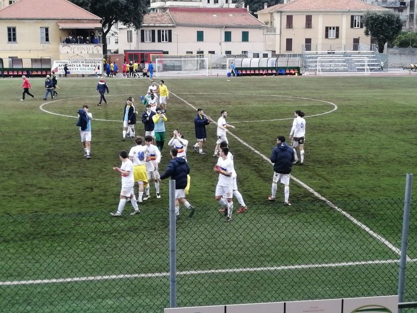 Calcio, Eccellenza. Finale vittoria e sorpasso: la Cairese travolta 3-0