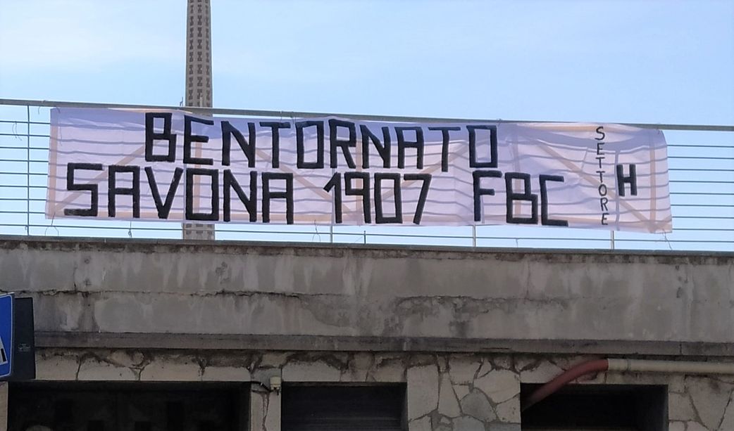 FOTONOTIZIA: striscione al Priamar: "Bentornato Savona 1907 FBC"