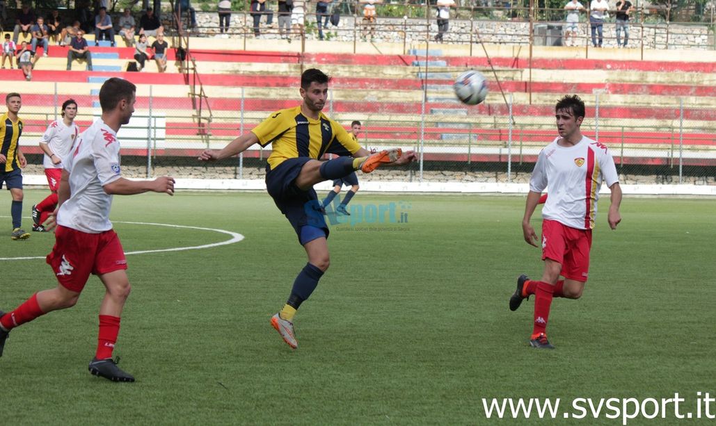 Calcio, Eccellenza. Cairese e Finale scalpitano per l'anticipo, alle 15:30 il fischio d'inizio al Brin