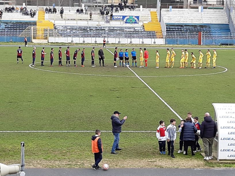 Calcio. Serie D, trionfo biancoblù nel derby: Savona ok in rimonta contro un buon Vado, la doppietta di Siani regala agli striscioni la terza vittoria di fila