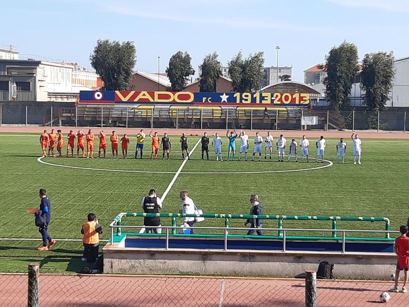 Calcio. Serie D, festival del gol al "Chittolina": Vado e Pont Donnaz ne fanno 4 a testa, rossoblu raggiunti nel finale dall'ex Gulli