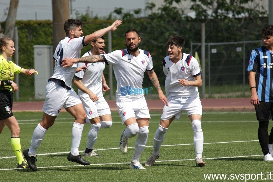 Calcio, Serie D. Vado-Fossano, come una finale salvezza: ghiotta chance per i rossoblu di allungare sugli ultimi due posti in classifica Calcio, Serie D. Vado-Fossano, come una finale salvezza: ghiotta chance per i rossoblu di allungare sugli ultimi due posti in classifica