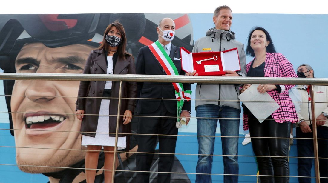 Vela. Alassio ha abbracciato Pietro Sibello, il campione di Luna Rossa ha ricevuto le Chiavi della Città (FOTO)