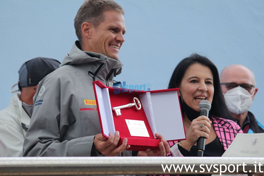 Vela. L'emozione di Roberta Zucchinetti: &quot;Mai avrei pensato di premiare un giorno Pietro Sibello&quot; (VIDEOINTERVISTA)
