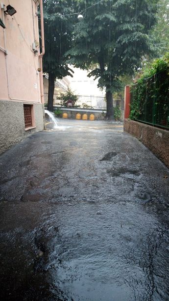 Forti piogge in corso, segnalati allagamenti in Valpolcevera e a Sampierdarena Forti piogge in corso, segnalati allagamenti in Valpolcevera e a Sampierdarena