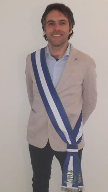 Dopo il sindaco anche il Consiglio comunale di Pinerolo ha la sua fascia Dopo il sindaco anche il Consiglio comunale di Pinerolo ha la sua fascia