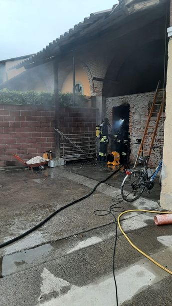 Fiamme in un locale caldaia in via Saluzzo a Pinerolo Fiamme in un locale caldaia in via Saluzzo a Pinerolo