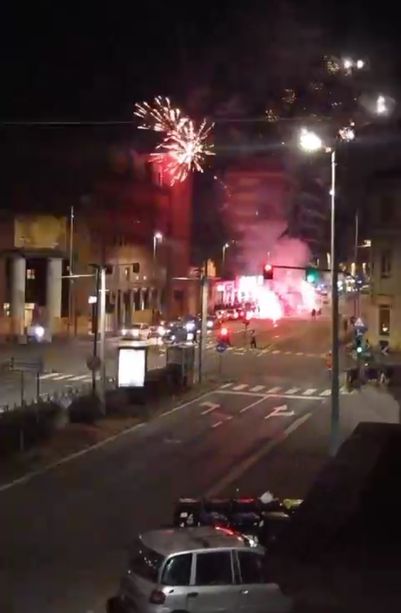 Serata di paura ad Aurora: fuochi d'artificio sparati in mezzo alla strada [FOTO]