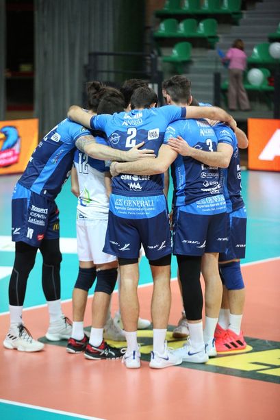 Volley A2M. Cuneo soffre, ma alla fine piega Cantù al tie break. Costamagna: &quot;Vittoria che ci dà serenità&quot; (VIDEO)