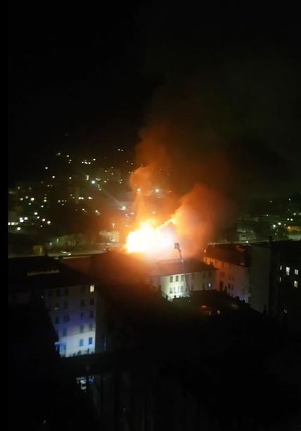 Valbisagno, grosso incendio in un palazzo in via Piacenza