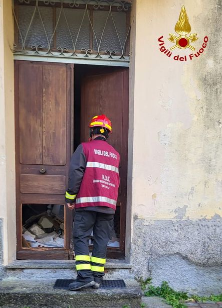 Molini di Triora: esplosione di lunedì scorso in via Marconi, stamattina sopralluogo dei tecnici dei Vigili del Fuoco (Foto)
