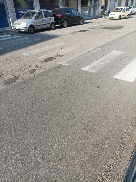 Dopo l'investimento di un'insegnante sulle strisce pedonali in piazza Leonardo Da Vinci, la sicurezza stradale torna al centro di un dibattito Dopo l'investimento di un'insegnante sulle strisce pedonali in piazza Leonardo Da Vinci, la sicurezza stradale torna al centro di un dibattito