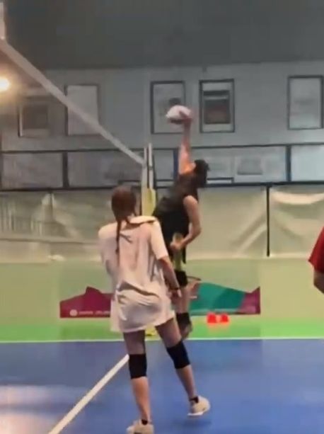 Torre Pellice: una squadra di volley per aiutare chi aiuta Torre Pellice: una squadra di volley per aiutare chi aiuta