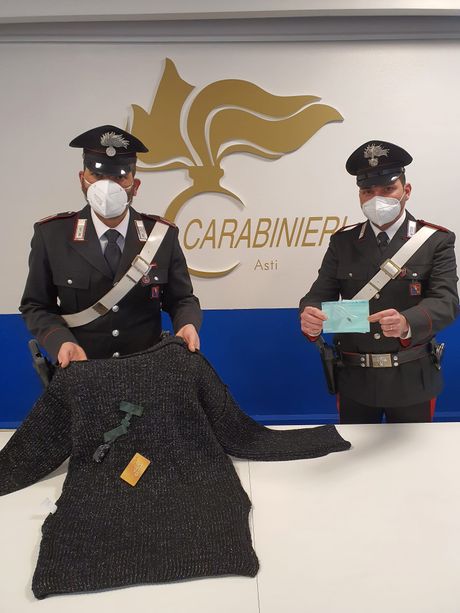 Usano la tecnologia avanzata per prendere la patente. Smascherati dai carabinieri di Asti Usano la tecnologia avanzata per prendere la patente. Smascherati dai carabinieri di Asti