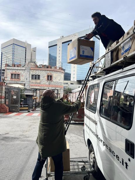 Stefano Rebora bloccato e poi respinto in Egitto alla guida di una missione di Music For Peace verso Gaza Stefano Rebora bloccato e poi respinto in Egitto alla guida di una missione di Music For Peace verso Gaza