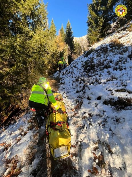 Cade in Valle Colla: escursionista cuneese recuperata dall'elisoccorso