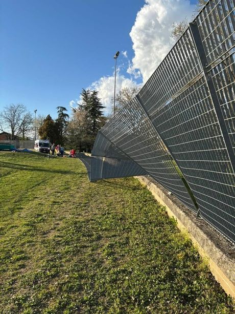 Ad Alba cede una recinzione al parco Vita: sei ragazzi coinvolti, due in osservazione