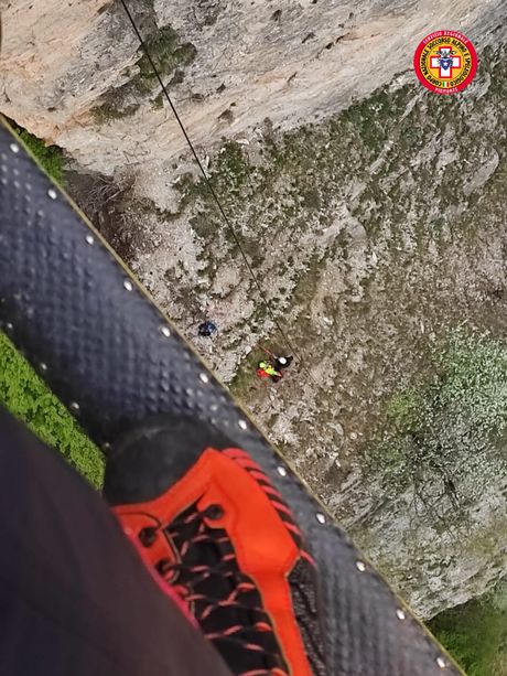 Entraque: cade e si infortuna lungo la ferrata dei Funs, recuperata con l'elicottero e trasferita in ospedale Entraque: cade e si infortuna lungo la ferrata dei Funs, recuperata con l'elicottero e trasferita in ospedale