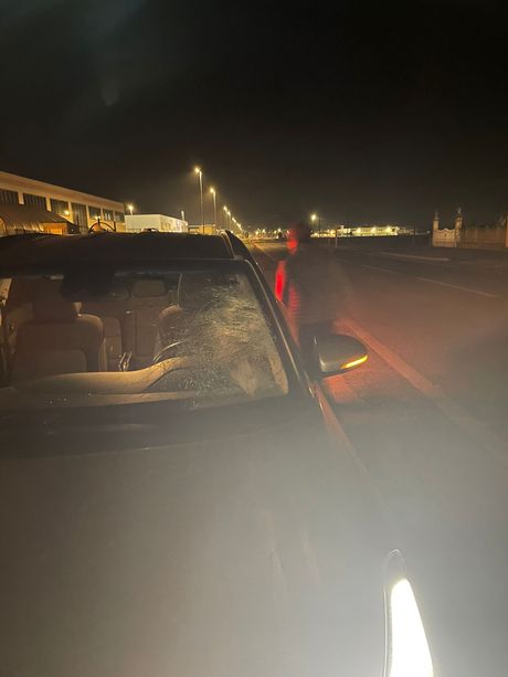 Sassi contro le auto tra San Benigno e Busca: parabrezza sfondato anche per una terza vettura Sassi contro le auto tra San Benigno e Busca: parabrezza sfondato anche per una terza vettura