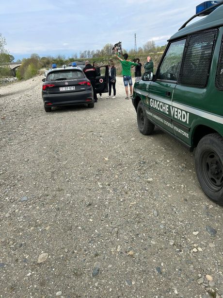 Auto lungo al Pellice a Vigone: intervento di Giacche Verdi e carabinieri Auto lungo al Pellice a Vigone: intervento di Giacche Verdi e carabinieri